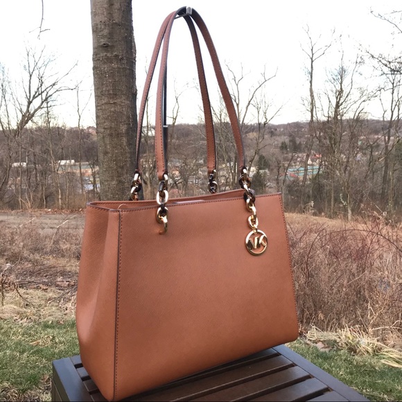 ❗️SOLD❗Michael Kors Sofia Large Tote Shoulder Bag - Picture 8 of 8